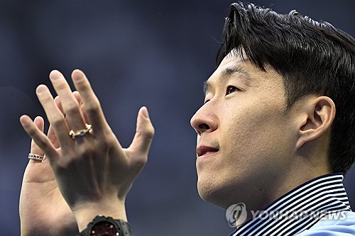 '와' <b>손흥민 방출</b> 아니다! <b>토트넘</b> 새 유니폼 핵심모델도 '캡틴 SON'…연봉...
