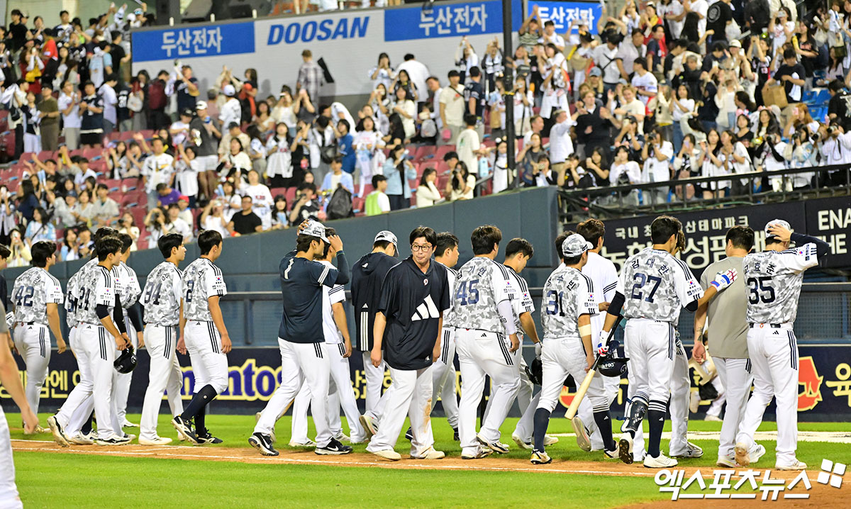 "<b>허슬두</b> 의미 모르면 <b>두산</b> 유니폼 자격 없다"…대행 첫날부터 일침→파...