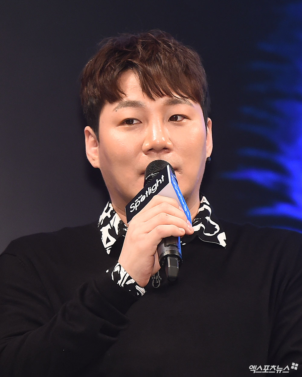 '이혼' <b>윤민수</b>, <b>불화설</b>에 직접 해명 "저랑 사이 좋아요"