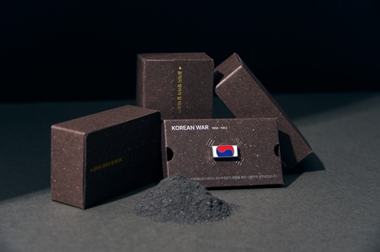 'K9 자주포' 제작 철→<b>태극기 배지</b> 2만개 변신…<b>한화</b>, 12일 '<b>한화</b>에어로...