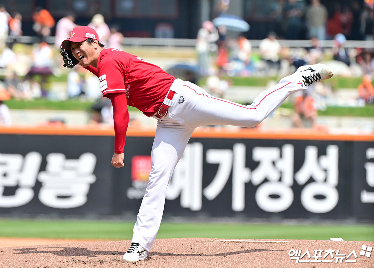 천하의 <b>김광현</b>도 부담을 느낀다?…"<b>은퇴식</b> 선발은 처음, <b>추신수</b> 선배 위...