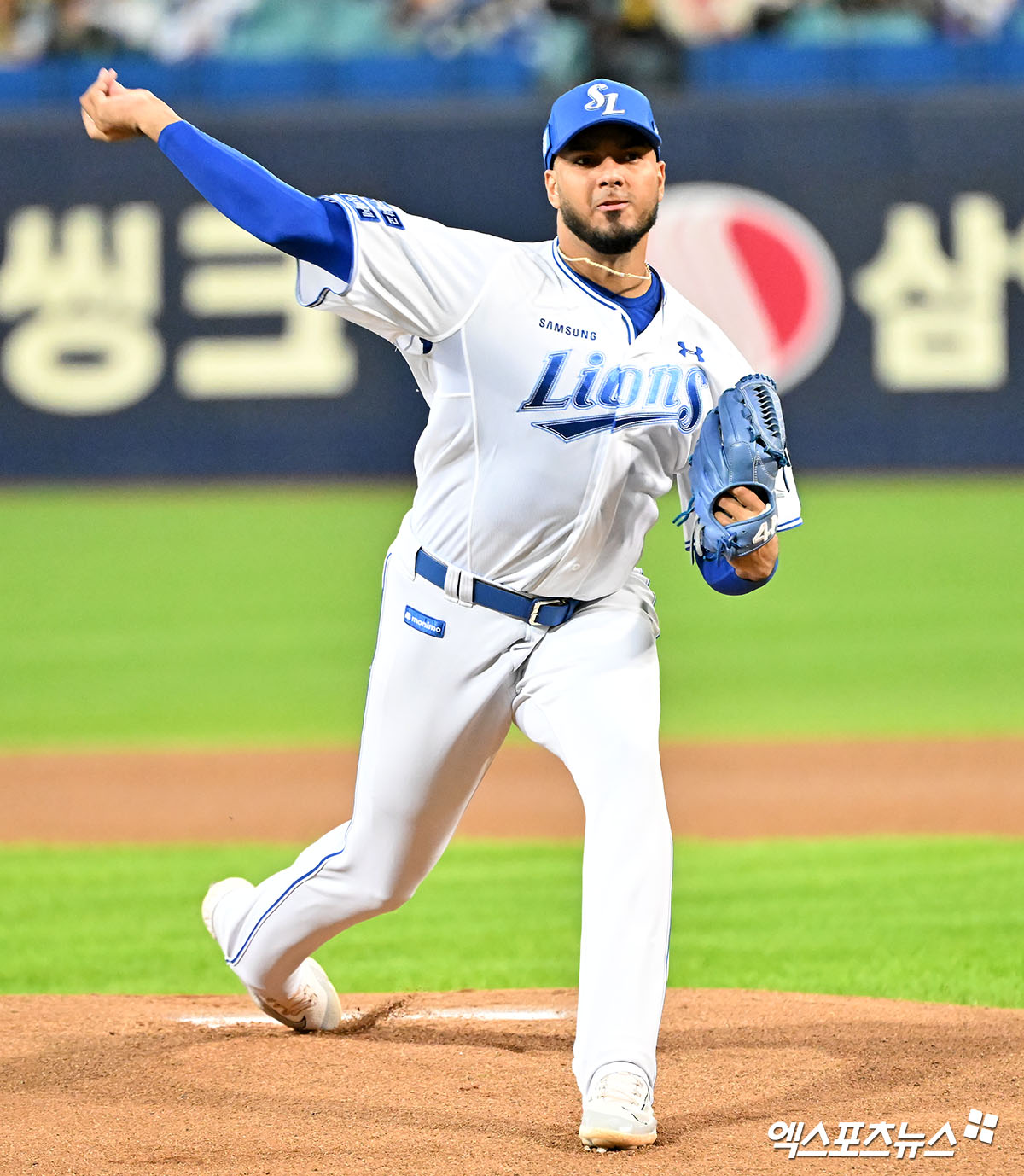'발등→어깨→발등 부상' <b>레예스</b>, 결국 방출…<b>삼성</b> "새 외인 투수, 이르...