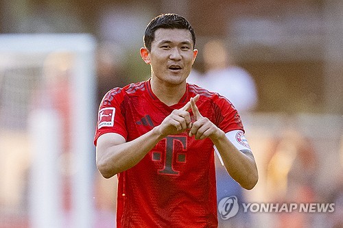 '<b>김민재</b> 사우디 안 돼!' 맨유, KIM 영입 위해 '삼고초려'…"이번 여름 영...