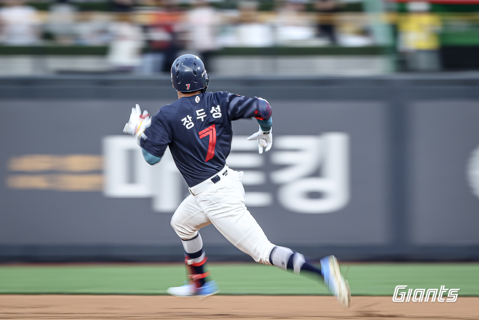 하늘이 롯데 돕는다! '<b>폐출혈</b>' <b>장두성</b>, 순조로운 <b>회복</b>…23일 재검진 후 ...