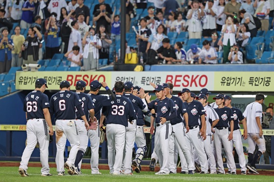 '<b>홈런</b> 세계 1위' 오늘은 이겼다! 20세 신인왕, 끝내기 패 설욕 성공→"디...