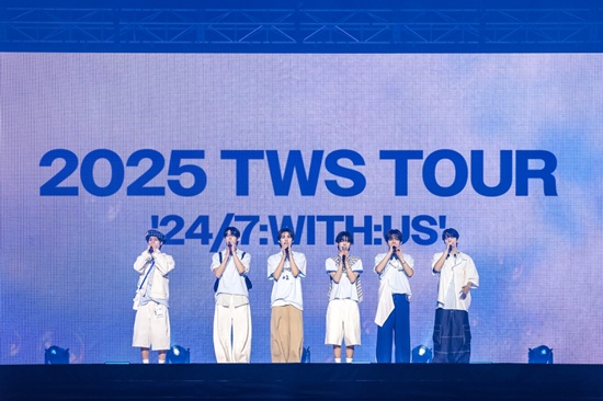 '데뷔 <b>첫</b> 단콘' <b>투어스</b>와 함께하는 청춘 여정, 멋지지 않아? (엑's 현장)...