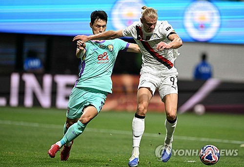 홀란 막는 박용우, 힘겨웠다…<b>맨시티</b>, 'PARK 풀타임' 알아인 6-0 대파→1...