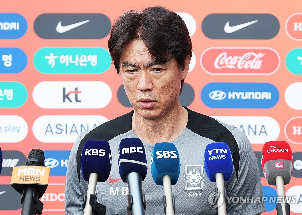 "전쟁에 들어섰다" 홍명보 감독, 동아시안컵서 '<b>옥석 가리기</b>' 돌입…"기...