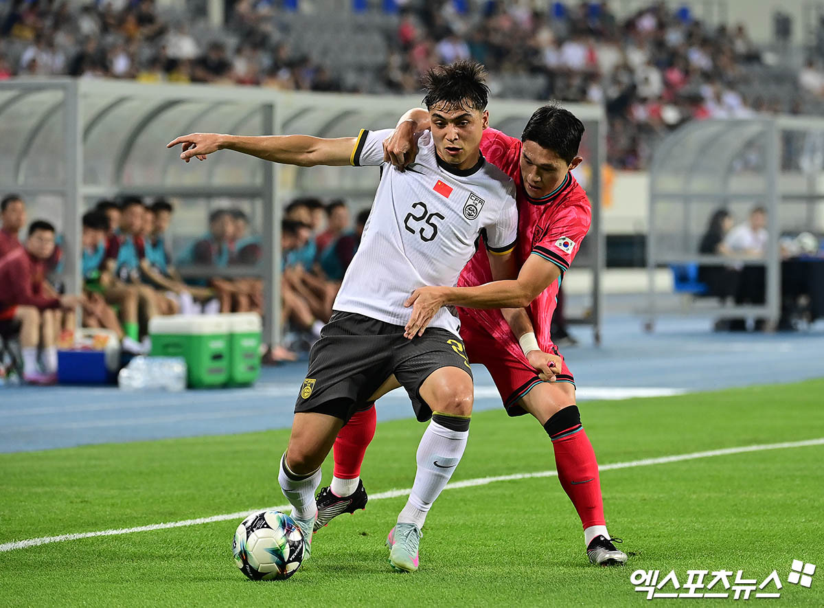 中 깡패<b>축구</b>에 지소연 쓰러졌다…대놓고 <b>날아차기</b>→VAR 있었으면 '퇴장...