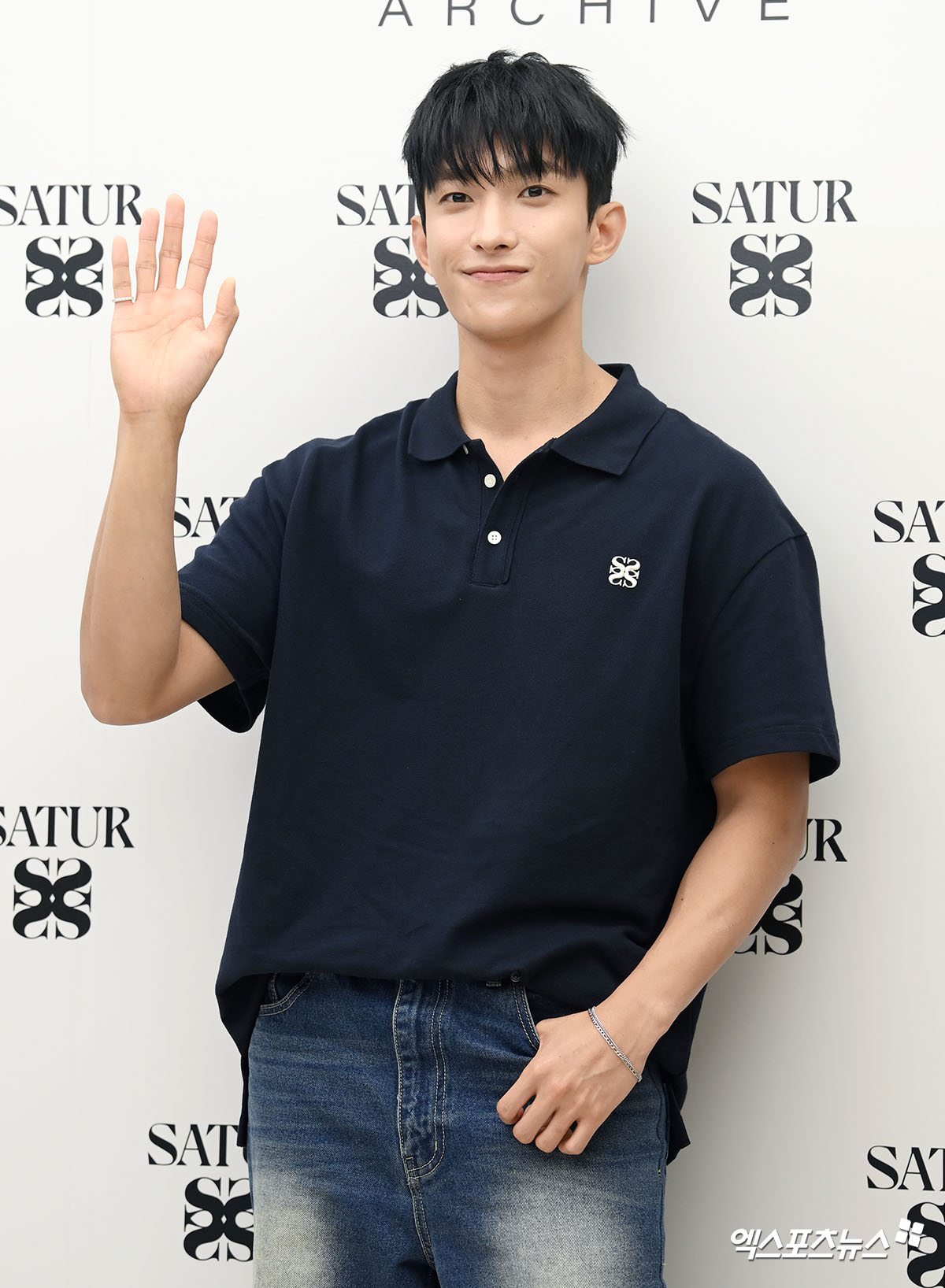 <b>세븐틴 도겸</b> '캐럿들 안녕'[엑's HD<b>포토</b>]