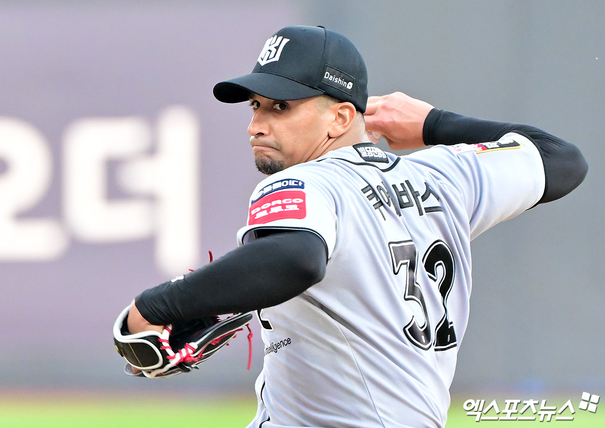KT, 7년 동행→시즌 '3승10패' <b>쿠에바스</b>와 헤어질 결심…패트릭 <b>머피</b>와...