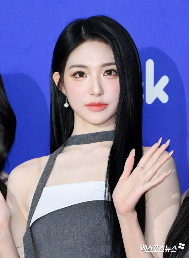 [정보/소식] 트리플에스 신위, 팬들과 소통 중 '호통' "'하나의 중국' 동의 않으면 나가라" [엑's 이슈] | 인스티즈