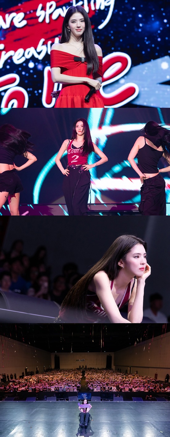 <b>한소희</b>, 제니x에스파 깜짝 커버…방콕서 <b>월드투어 팬미팅</b> 포문 '눈물 왈...