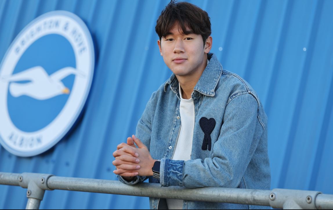 "<b>윤도영</b> 일본인!" <b>브라이턴</b> 대충격…<b>임대</b> 이적 소식 '일본어'로 작성→...