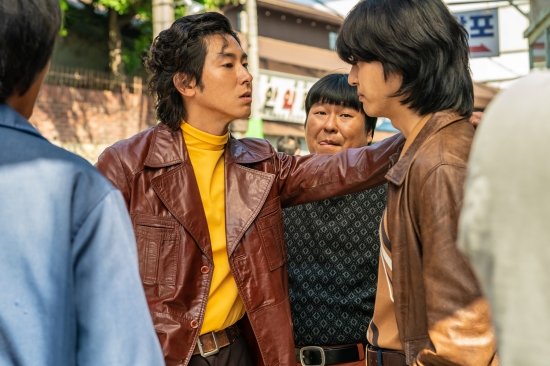 목포 건달 정윤호, 강렬한 첫 등장 (<b>파인</b>: <b>촌뜨기들</b>)