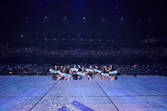 <b>트와이스</b>, 혁신적 <b>360도</b> 좌석 풀 개방...새 <b>월드투어</b> 성공적 출발