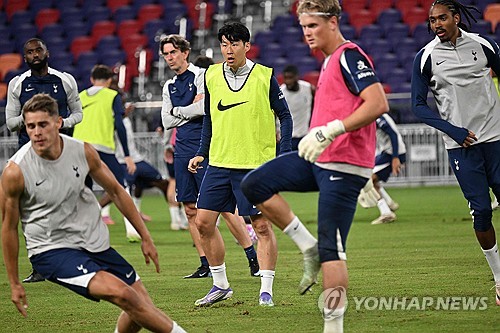 <b>손흥민</b> '<b>토트넘</b> 11년'→FA로 떠나나…"SON 항상 골 넣는 선수" 프랭크 감...