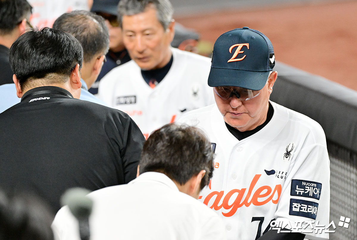 <b>김경문 감독</b> ‘한화에서 <b>100승</b> 달성’[포토]