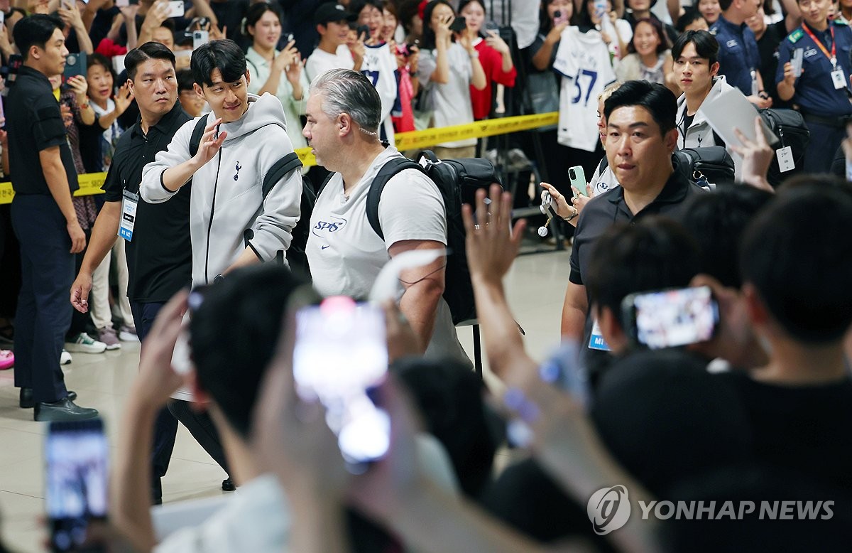 <b>손흥민</b>, <b>토트넘</b> 마지막 <b>경기</b>? SON-양민혁 '한국인 듀오' 입국 완료…태...