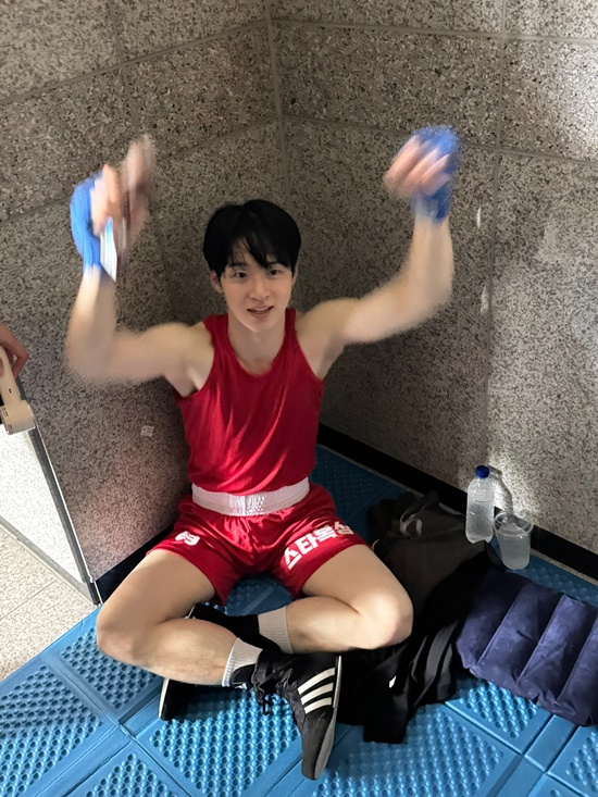 "영화 아닌 현실" 배우 <b>장동윤</b>, 전국 생활체육 <b>복싱대회</b> '<b>우승</b>'…팬들도...