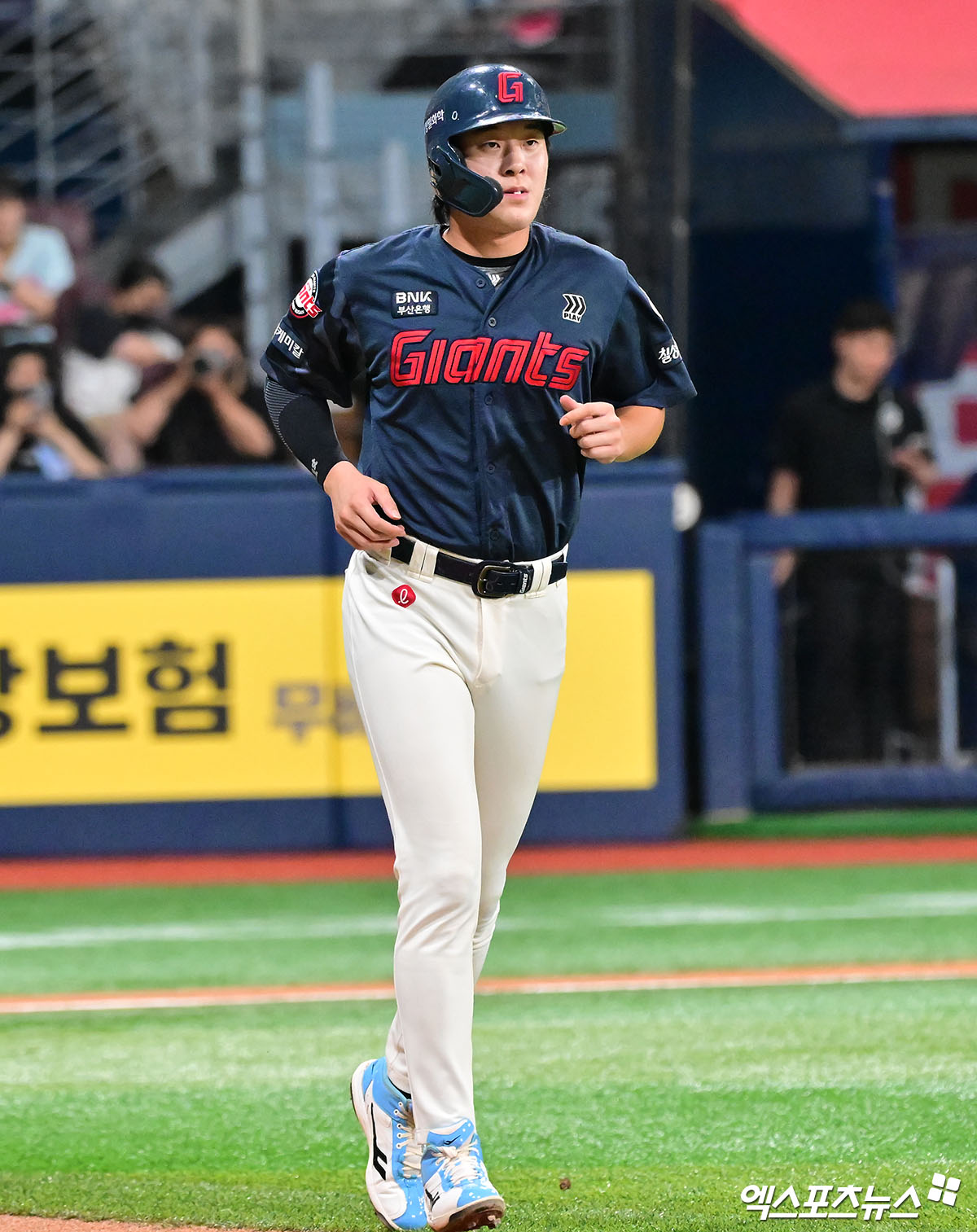 롯데 '국대 1루수', 타격 <b>부진</b> 속 2군행…<b>나승엽</b> 말소-정훈 등록 [고척 ...