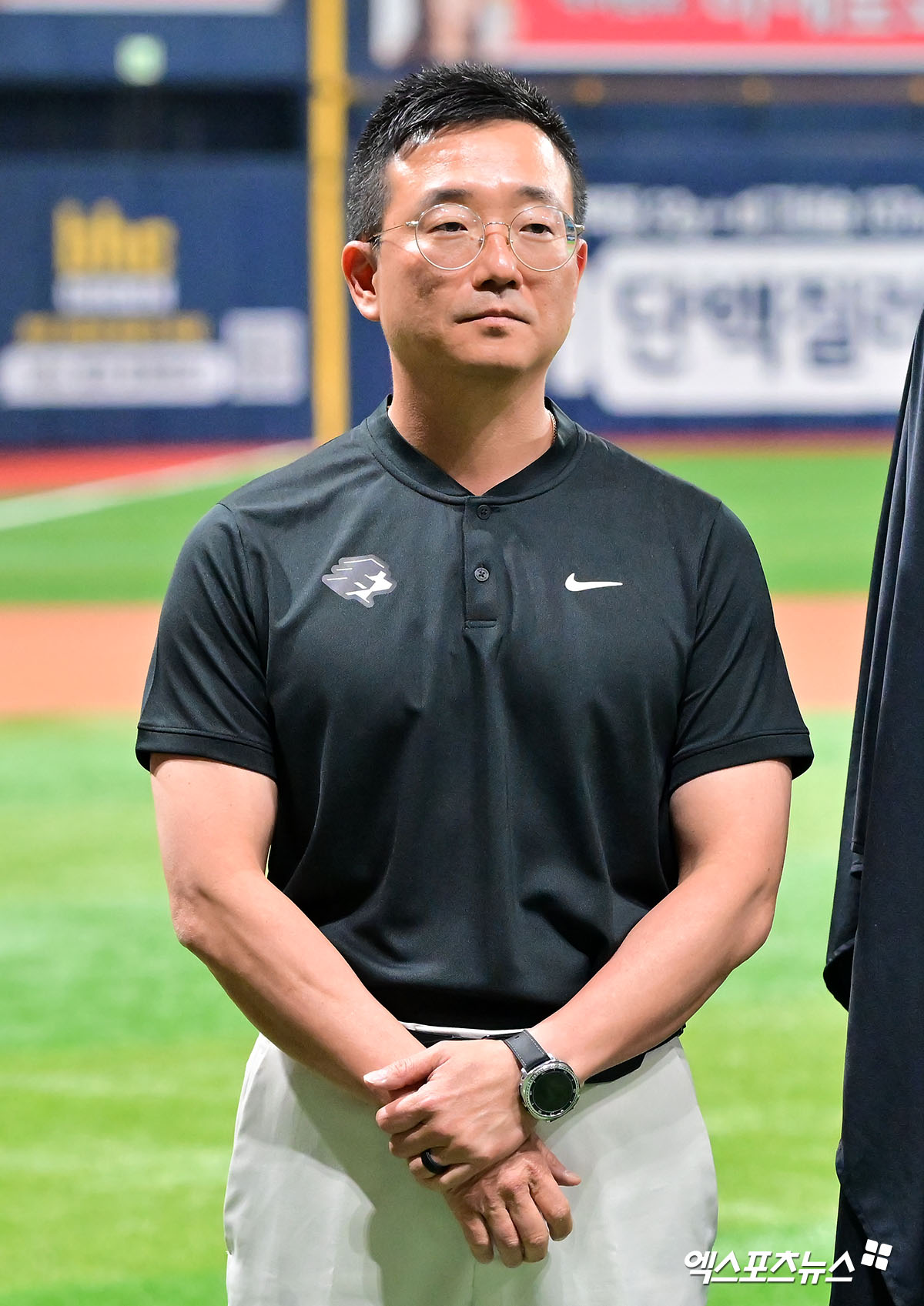 <b>송성문 도루 신기록</b> 시상식에 참석한 <b>키움</b> 허승필 단장[포토]