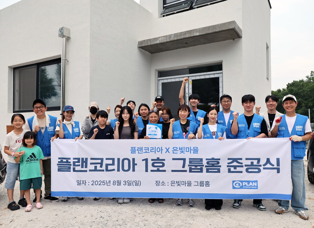 <b>김준호</b><b>김지민</b>, '1200명 하객' 초호화 <b>결혼</b> 후 조용한 <b>선행</b>…"첫 외부 ...