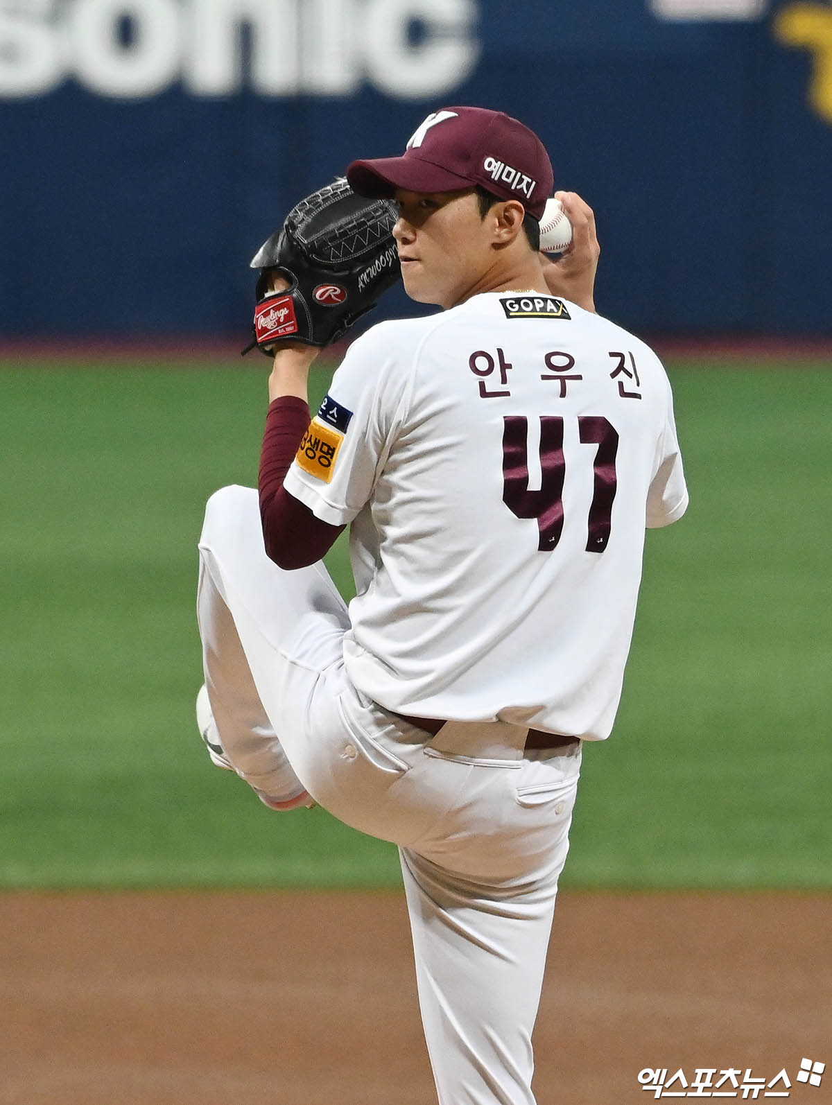 '황당 부상' <b>안우진</b>, 닷새 만에 <b>수술</b> 진행…"의혹 얘기보다 응원 부탁드...