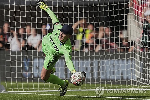 '120년 만에 최초 우승' <b>팰리스</b>, 승부차기 끝에 'EPL 챔피언' <b>리버풀</b> 격...