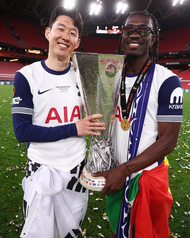 "<b>손흥민</b> 사랑해, 평생 함께하고 싶었다"…<b>토트넘</b> GK, '캡틴 SON'에 감동 ...