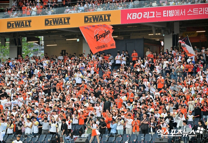 <b>한화</b>, 팬들과 함께 쓰는 새 역사 어디까지 가나?…KBO 역대 최다 '47회 매...