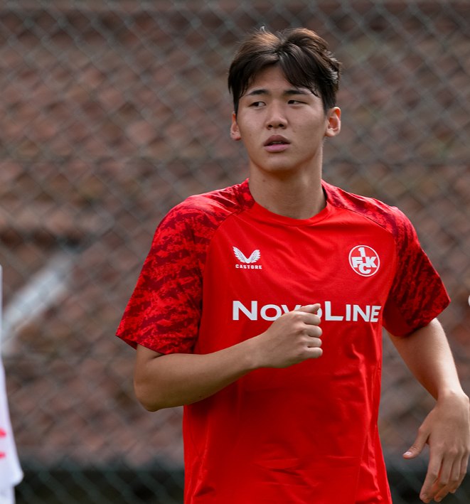 [속보] 'EPL→독일 2부 임대' <b>김지수</b>, <b>유럽</b> 무대 데뷔골 '쾅'…5부팀 상...