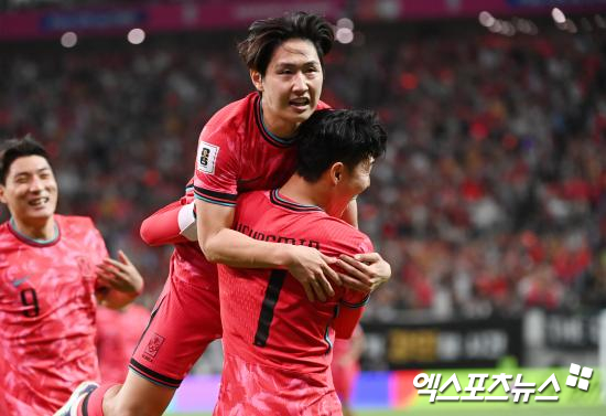 "여러분 토트넘 팬 아니에요, <b>이강인</b> 팬이에요"…<b>손흥민</b> 7번, <b>이강인</b> 쓴...
