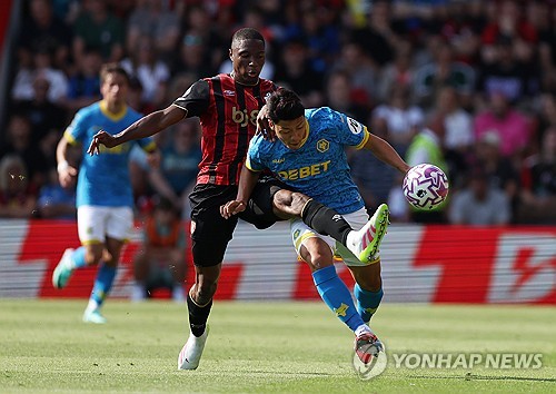 韓 축구 초비상! 'EPL 2G 20분' <b>황희찬</b>, <b>울버햄튼</b> 탈출 실패…HERE WE GO "E...