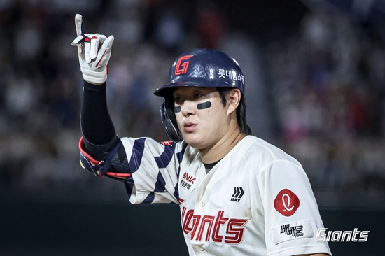 <b>나균안</b> 조기 강판 악재 극복! 롯데, 두산 5-1 격파→4위 수성…이호준 ...