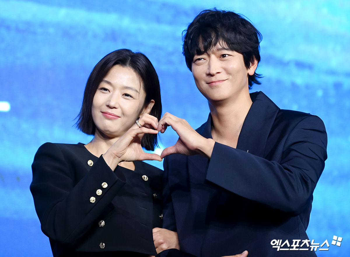 '<b>북극성</b>' <b>전지현</b> 그리고 <b>강동원</b>[엑's HD포토]