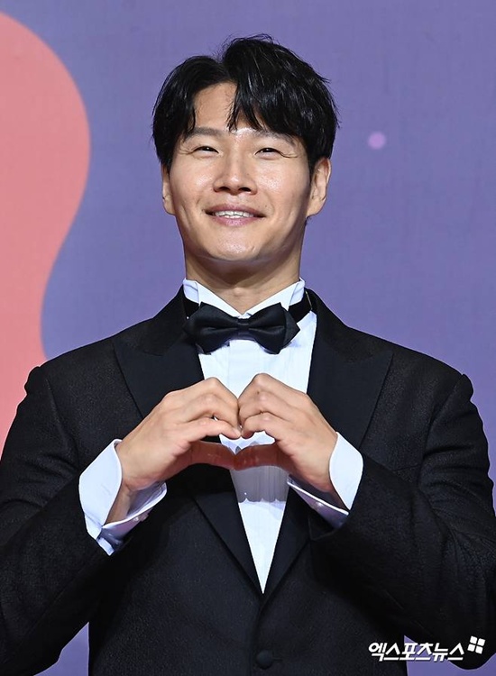 "신부 공개 NO" <b>김종국</b>, 오늘 <b>결혼</b>…<b>사회</b>는 <b>유재석</b> [엑's 투데이]