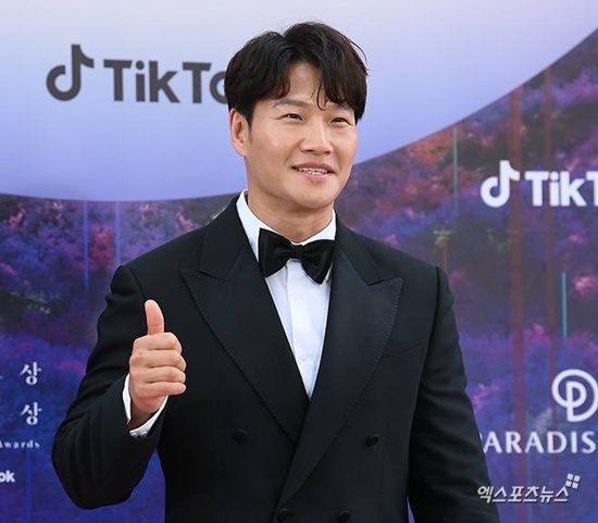 SNS도 잠잠…<b>김종국</b>, 베일 싸인 '신부'와 철통<b>보안</b> 결혼 마쳐 [엑's 이...