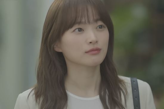 <b>천우희</b>, '<b>마이 유스</b>' <b>멜로</b> 불 지폈다…무해한 사랑스러움