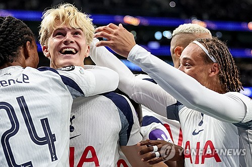 <b>토트넘</b>, <b>손흥민</b> 없이도 잘하는구나…프랑크 UCL 데뷔전서 '행운의 자책...