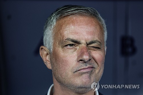 "'50년 무관' 토트넘서 경질돼 어이 상실" 무리뉴, 또 친정팀에 불만 폭...