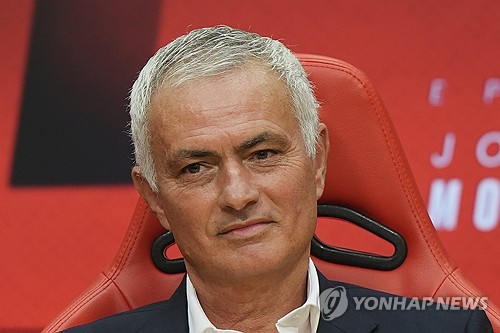 '입놀림 하나는 세계 최고' <b>무리뉴</b> "페네르바체, 내 수준과 안 맞아"…새...