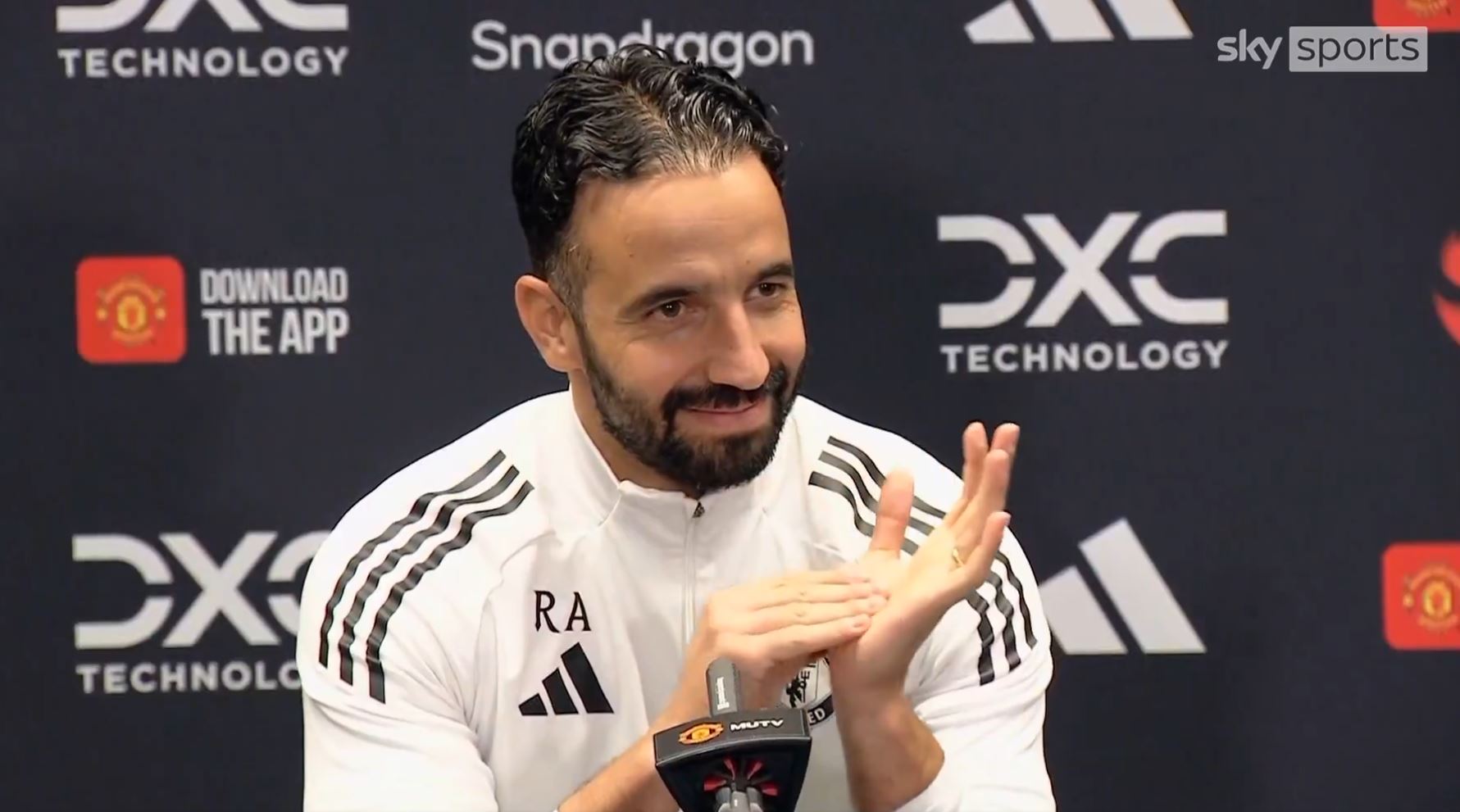 <b>아모림</b> 폭탄 선언 "내 전술, 교황도 못 바꿔"…<b>맨유</b>, 33년 만의 최악 출...