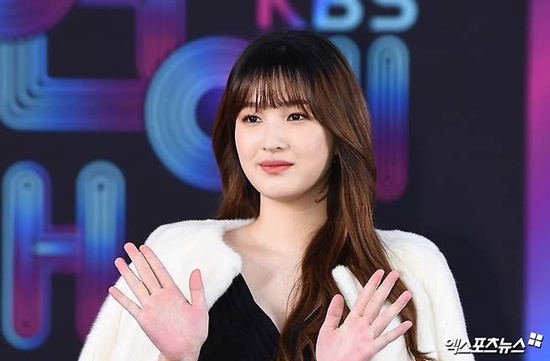 또 아이들 생각 안 하고…<b>율희</b>, '이혼·<b>열애</b>' 반복 소비 '갑론을박' [엑...