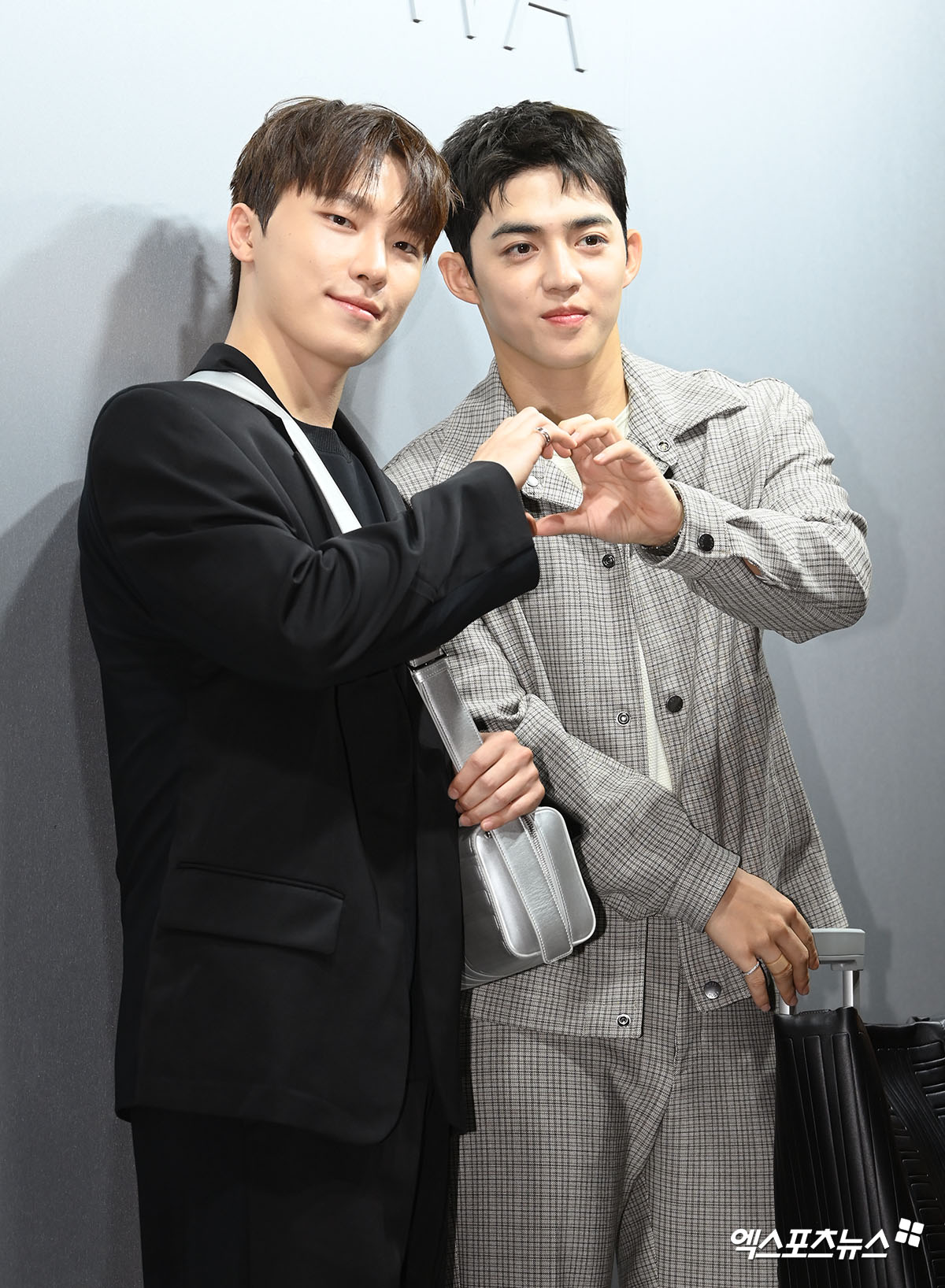<b>세븐틴</b> <b>디노</b>-<b>에스쿱스</b> '달달하게 손하트'[엑's HD포토]