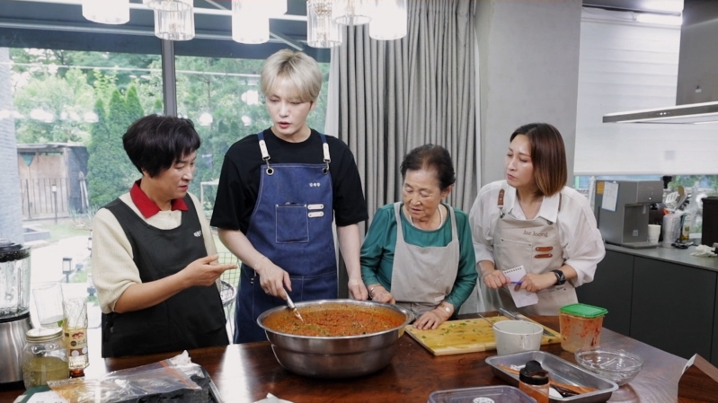<b>김재중</b> "父, <b>폐암</b>으로 돌아가실 뻔…母 항암 요리에 완치" (편스토랑)