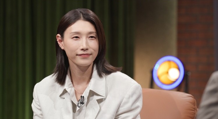 <b>김연경</b>, 은퇴 후 첫 심경 밝혔다 "은퇴 번복? 그럴 일은…" (질문들)