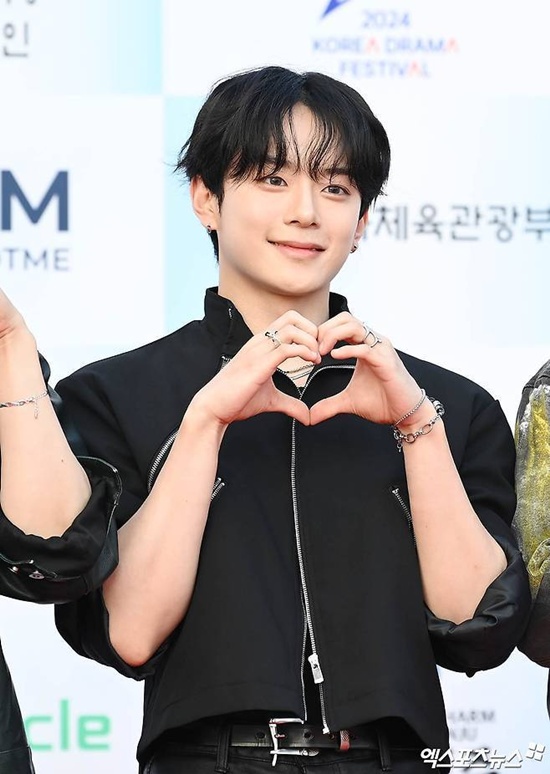 베리베리 강민, <b>키오프 쥴리</b>와 황당 <b>열애설</b> 부인 "악성 루머, 법적 조치...