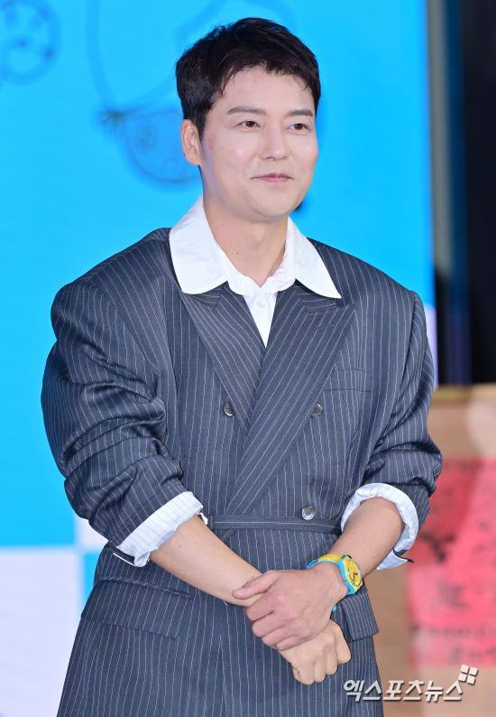 <b>전현무</b>, '열애=가짜뉴스'라더니 "절반은 맞다" 결국 <b>인정</b>…유재석 추...