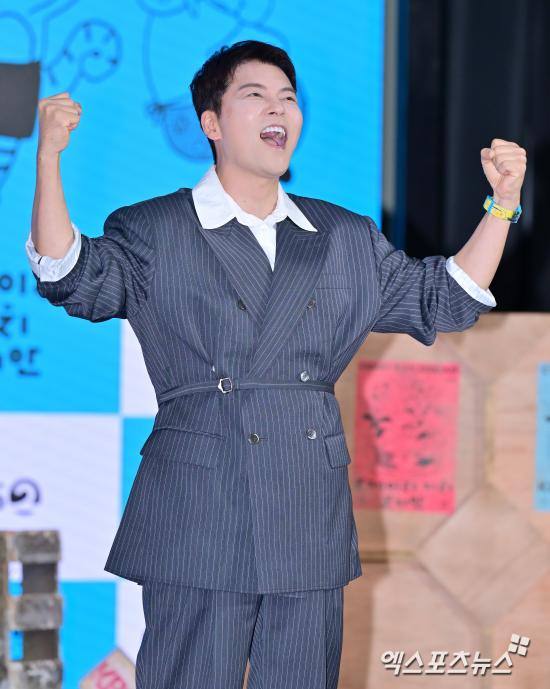 '부케 받은' <b>전현무</b>, <b>열애설</b> 입장? "절반은 맞다→따로 만난 적 無" 해...